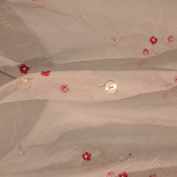 Dressbarn sheer blouse with attached tank. Delicate flower and embellishments - Picture 4 of 8